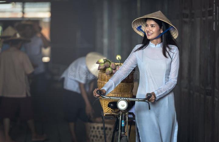 Hotspot Matrix và 5 kiểu áo blouse dễ “dừ” hơn 10 tuổi, nàng công sở nên né ngay